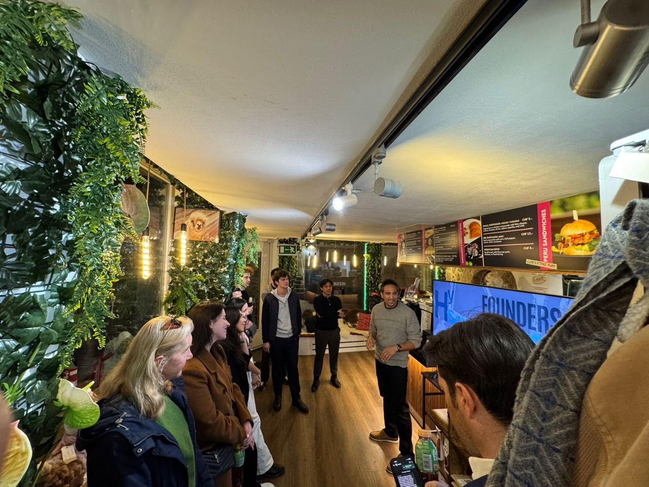 Alex Sanchez presenting at Alegria Wollishofen